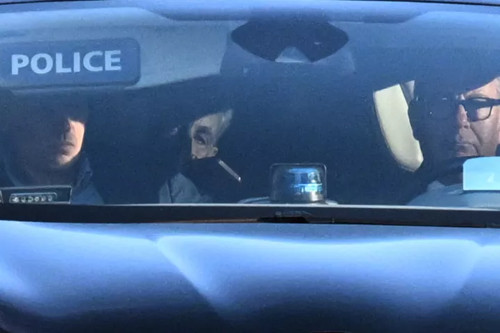 Γαλλία: Το ανώτατο δικαστήριο επικύρωσε την ποινή φυλάκισης του Σαρκοζί 