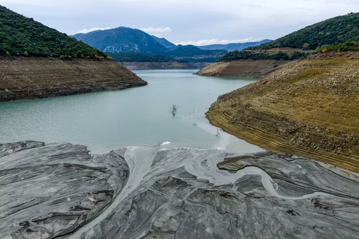 Σε εξέλιξη σύσκεψη Παπασταύρου και ΕΥΔΑΠ για λειψυδρία: Σε «κόκκινο συναγερμό» η Αθήνα 