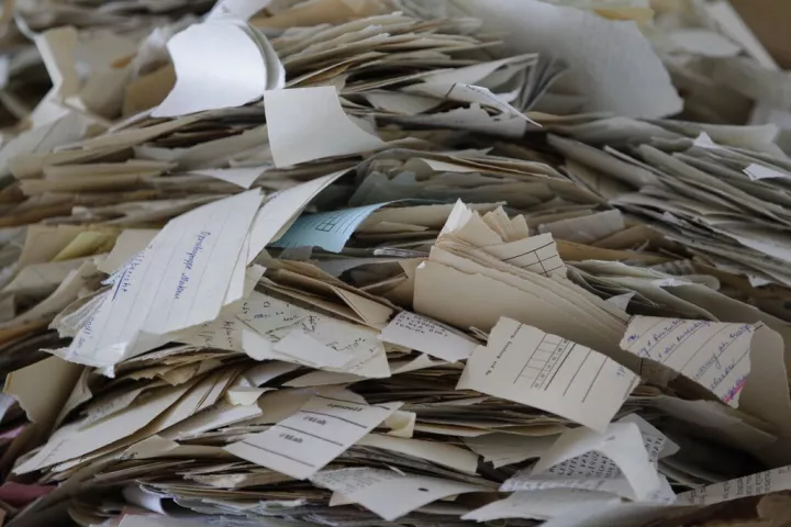 Γερμανία: Χειρωνακτικά συνεχίζεται η αποκατάσταση των αρχείων της Στάζι