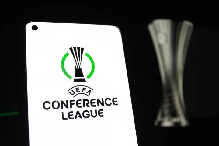 Δυάδα φαβορί από Γιουρόπα, Κόνφερενς