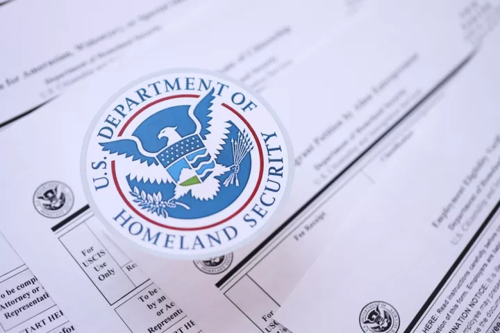 Η JustiGuide βάζει την AI να ξεμπλοκάρει το περίπλοκο μεταναστευτικό σύστημα των ΗΠΑ