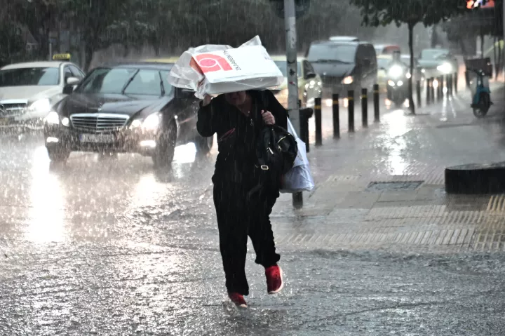 Καιρός: Πώς θα κινηθεί η κακοκαιρία Adel - Ποιες είναι οι περιοχές που θα πλήξει σήμερα