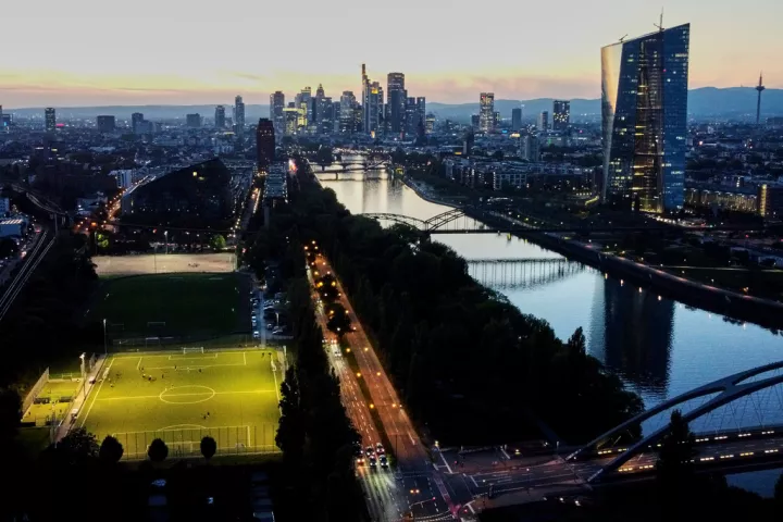 Ορισμένα στελέχη της ΕΚΤ «δείχνουν» ότι οι μειώσεις των επιτοκίων τελείωσαν