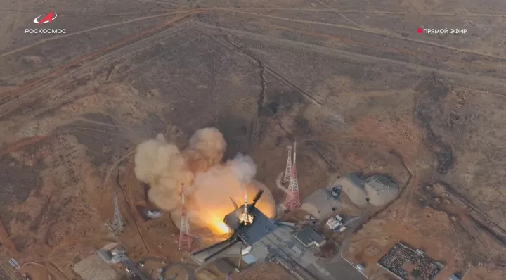 Το ρωσικό διαστημόπλοιο Soyuz συνδέθηκε με τον Διεθνή Διαστημικό Σταθμό