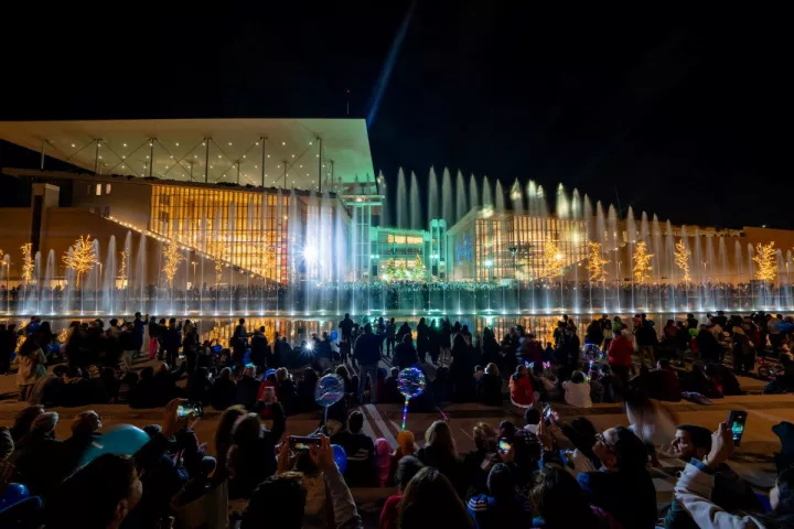 Το Κέντρο Πολιτισμού Ίδρυμα Σταύρος Νιάρχος φορά τα γιορτινά του