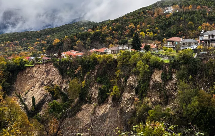Κακοκαιρία Adel: Μεγάλη ανησυχία για τις κατολισθήσεις στα Τζουμέρκα - Τεράστιες ζημιές σε υποδομές (pics)