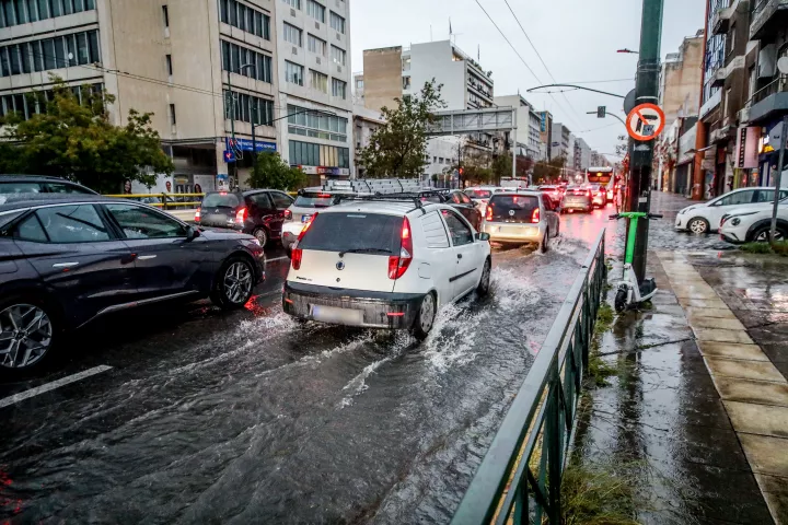 Σε Φάληρο, Άλιμο και Κηφισιά τα μεγαλύτερα ύψη βροχόπτωσης έως σήμερα το πρωί (pic)