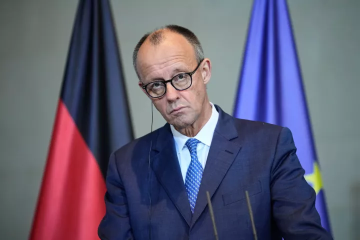 Γερμανία: Ο Μερτς προωθεί συνολική μεταρρύθμιση συντάξεων το 2026 παρά τις εντάσεις στο κόμμα του