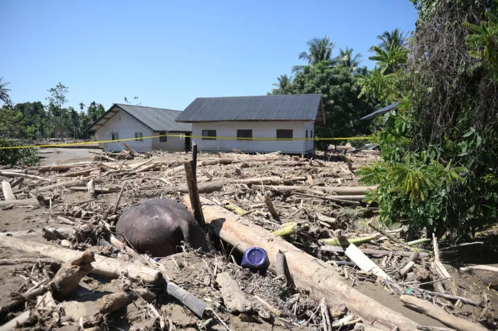 Ινδονησία: Ξεπέρασαν τους 300 οι νεκροί από τις πλημμύρες 