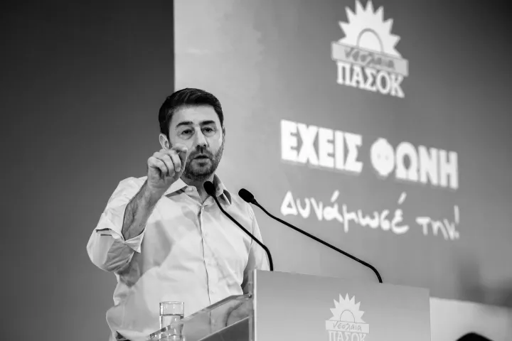 ΠΑΣΟΚ: Από τους ναζί ως τους κουμπάρους ένας αυριανισμός δρόμος