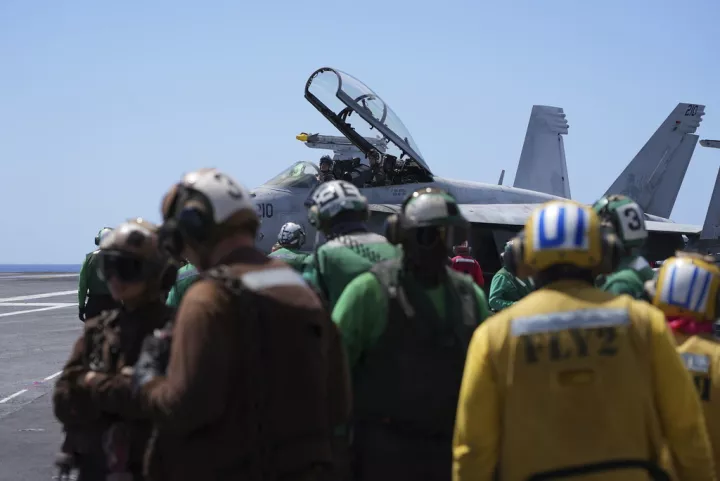 «Μυρίζει μπαρούτι» στη Βενεζουέλα: Στάση αναμονής μετά από τις απειλές του Τραμπ 