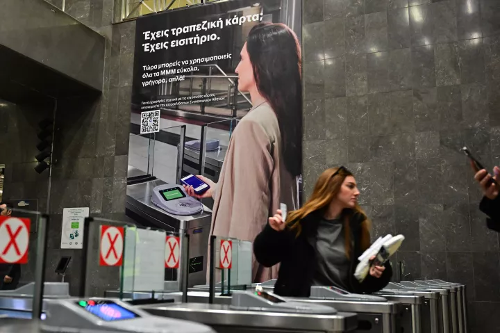 Μπαράζ ελέγχων εισιτηρίων σε λεωφορεία και Μετρό - Υπ. Μεταφορών: Η ενίσχυση των ελέγχων δεν έχει τιμωρητικό αλλά πρακτικό πρόσημο