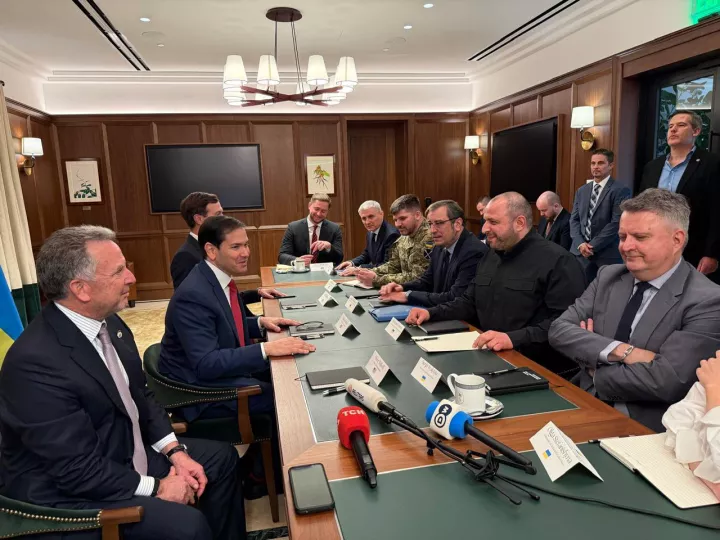 Σε εξέλιξη οι κρίσιμες συνομιλίες ΗΠΑ - Ουκρανίας στη Φλόριντα: «Σκληρές αλλά πολύ εποικοδομητικές», λέει η αμερικανική πλευρά