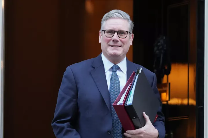 Στάρμερ: Υπερασπίζεται τον προϋπολογισμό και παρουσιάζει τα μελλοντικά σχέδια μεταρρύθμισης