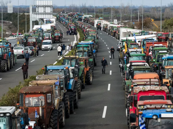 Αγροτικά μπλόκα: Κλειστό το ρεύμα προς Θεσσαλονίκη στα Μάλγαρα - Νέος αποκλεισμός στο τελωνείο Ευζώνων