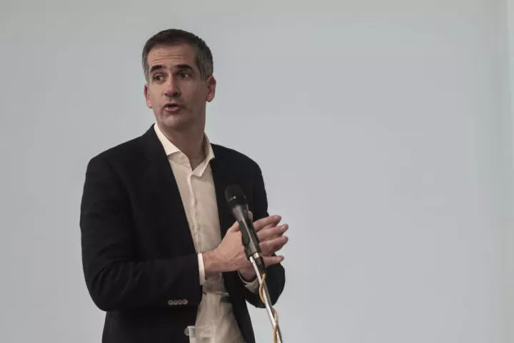 «Χρυσοί» κάδοι για τους σκύλους εν μέσω αυξήσεων και σφράγισης κοινωνικών δομών