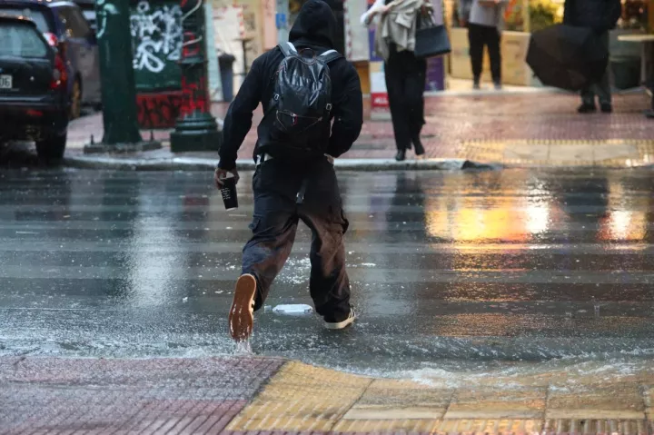 Εκτακτο δελτίο επιδείνωσης του καιρού - Πού και πότε αναμένονται καταιγίδες