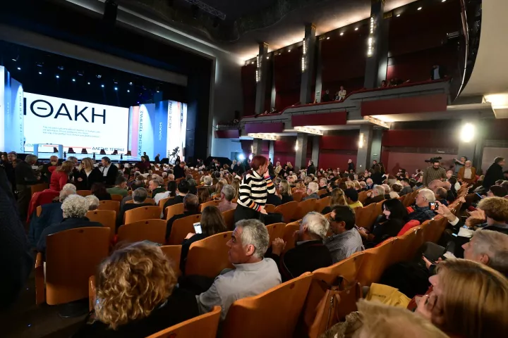 Ο Τσίπρας παρουσιάζει το βιβλίο του - Παρών όλος ο ΣΥΡΙΖΑ και η Νέα Αριστερά