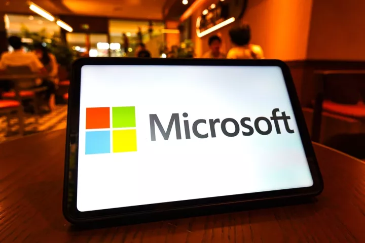 Η Microsoft διαψεύδει αναφορές για «χαλάρωση» των ορίων της Τεχνητής Νοημοσύνης 