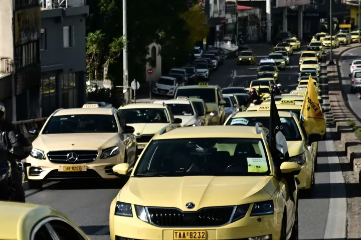 Παρατάθηκε η απεργία: Χωρίς ταξί η Αθήνα σήμερα και αύριο 