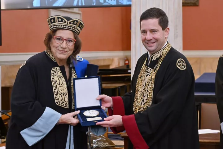 Η Μαρία Φαραντούρη αναγορεύτηκε Επίτιμη Διδάκτορας των Τμημάτων Φιλολογίας και Μουσικών Σπουδών του ΕΚΠΑ 
