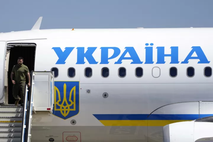 Επίνδυνο περισταστικό με τον Ζελένσκι: Drones πλησίασαν το αεροσκάφος του προέδρου της Ουκρανίας 