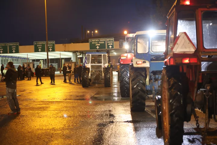 Αγροτικά μπλόκα: Άνοιξε το τελωνείο του Προμαχώνα, κλειστή η εθνική Πατρών - Πύργου