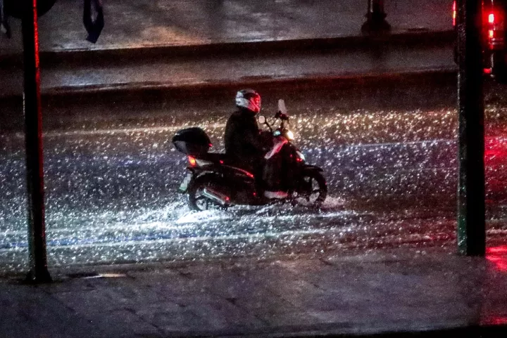 Υπουργείο Εργασίας: Μέτρα προστασίας των εργαζομένων εξαιτίας της κακοκαιρίας και τηλεργασία