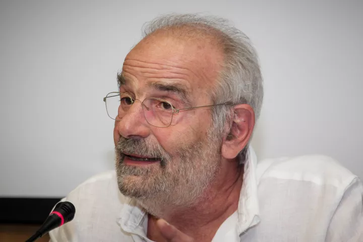 Α. Αλαβάνος: Το μόνο που έχει να κάνει ο Τσίπρας, είναι να γονατίσει και να πει συγγνώμη, διότι ενέκρινε το τρίτο Μνημόνιο