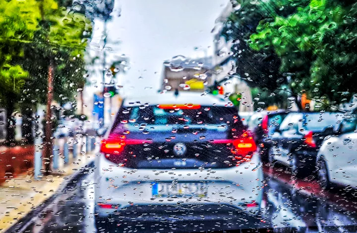 Κακοκαιρία Byron: Επιμένει και το Σάββατο - Ποιες περιοχές θα χτυπήσει τις επόμενες ώρες 