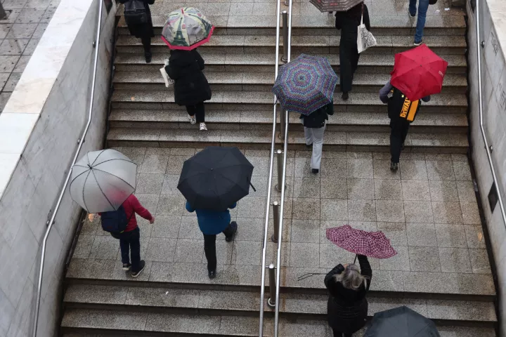 Bροχές και καταιγίδες έως το μεσημέρι του Σαββάτου - Σύσκεψη στα Μέγαρα για τις πληγείσες περιοχές της κακοκαιρίας