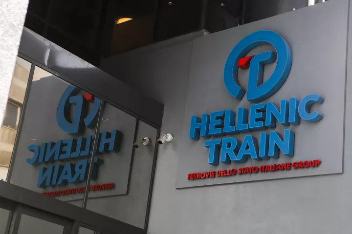 Hellenic Train: Διακόπηκαν τα δρομολόγια των τρένων στο τμήμα Λάρισα-Λειανοκλάδι λόγω της υπερχείλισης του Ενιπέα