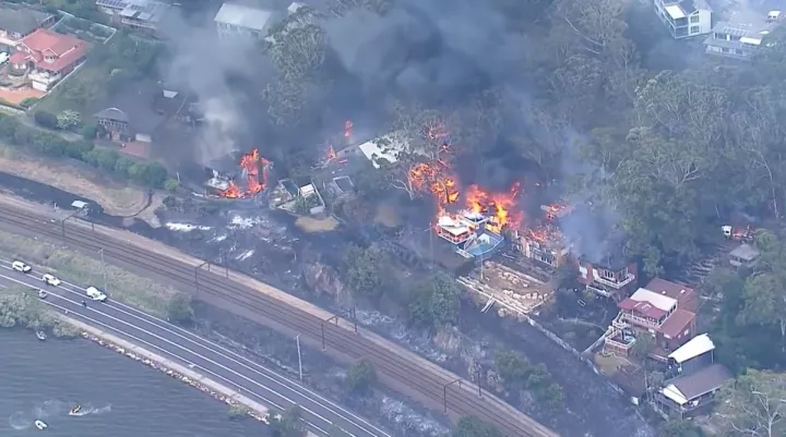 Πυρκαγιές στην Αυστραλία: Οι αρχές καλούν χιλιάδες ανθρώπους να απομακρυνθούν από τα σπίτια τους