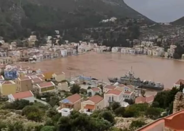 Σε κατάσταση έκτακτης ανάγκης θα κηρυχθεί το Καστελλόριζο - Πλημμύρισε σχολείο, εκτεταμένες ζημιές σε σπίτια και επιχειρήσεις (pics&vid)