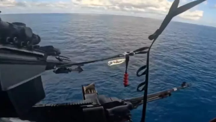 Ειρηνικός: Σκοπευτής της Ακτοφυλακής των ΗΠΑ εξουδετερώνει με ακρίβεια ταχύπλοο με κοκαΐνη 