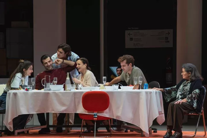 Τρεις καθολικά προσβάσιμες παραστάσεις για τον «Οιδίποδα» του Robert Icke