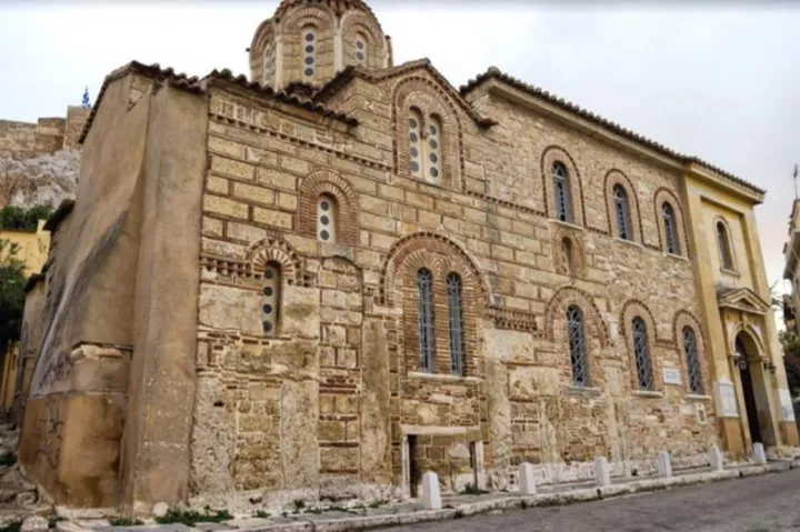 Αποκαθίσταται ο ναός του Αγίου Νικολάου Ραγκαβά στην Πλάκα