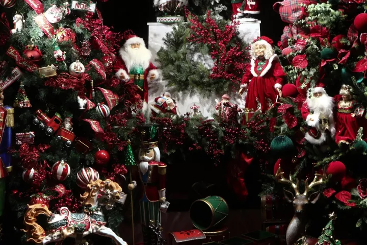 Δώρο Χριστουγέννων 2025: Γιατί γίνεται νωρίτερα η καταβολή του - Τι πρέπει να γνωρίζουμε