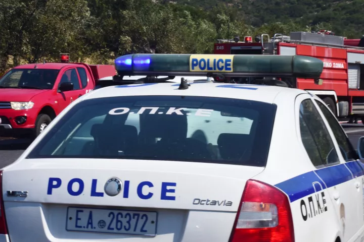 Λήξη συναγερμού στα Καλύβια – Εξουδετερώθηκε εμπρηστικός μηχανισμός κάτω από ΙΧ