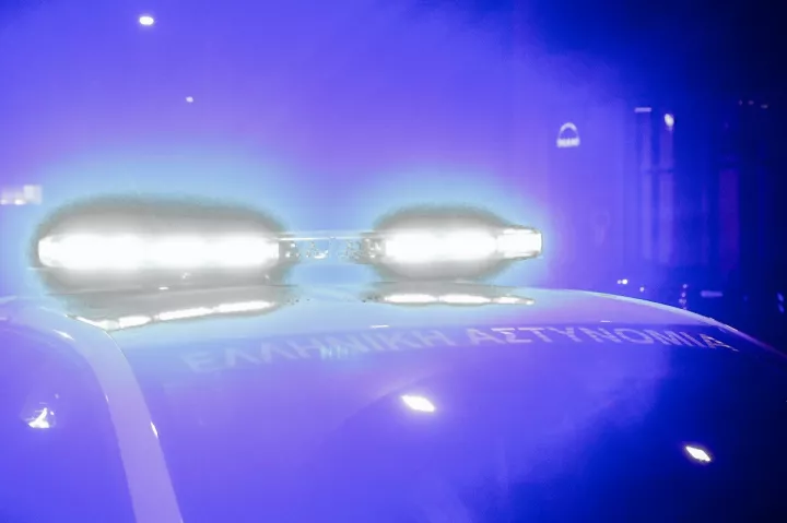 Άγνωστοι επιτέθηκαν με μολότοφ κατά διμοιρίας των ΜΑΤ στα Εξάρχεια