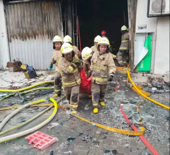 Πυρκαγιά σε κτίριο στην Ινδονησία: Στους 20 ανήλθε ο αριθμός των νεκρών, σύμφωνα με την αστυνομία