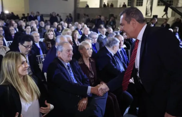 Νέες αιχμές Καμμένου κατά Σαμαρά: Γιατί με κοιτάει έτσι, ξέρει αυτός