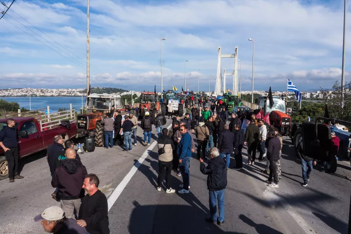 Γενική απεργία σε όλη την Δ. Μακεδονία αποφάσισαν φορείς και σύλλογοι στο μπλόκο της Σιάτιστας