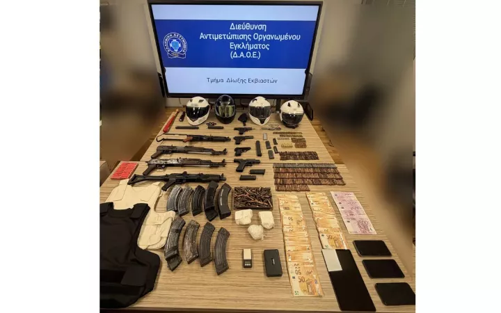 Τα όπλα που βρέθηκαν στη γιάφκα της Greek Mafia στην Καλλιθέα (pics&vid)