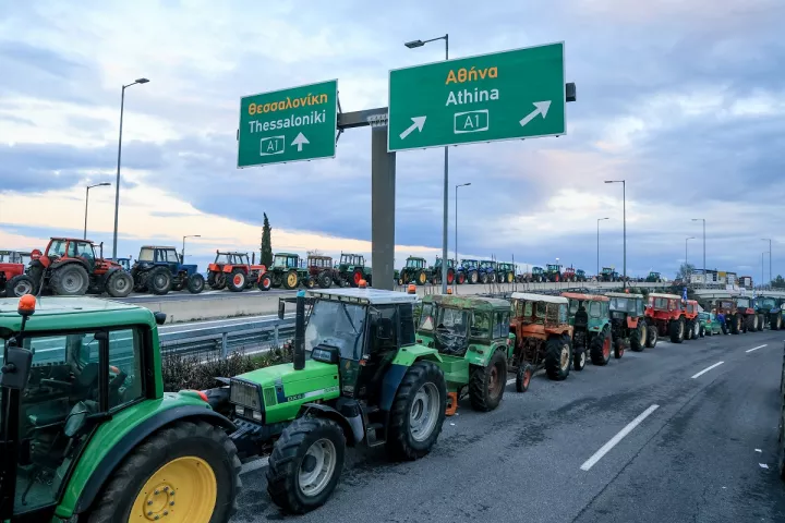 Αγροτικά μπλόκα: «Τρέχει» ο κυβερνητικός σχεδιασμός, με την προσοχή στη σύσκεψη της Νίκαιας