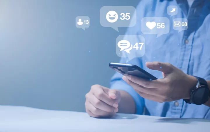 Θ. Ψαλτοπούλου: Η αντικοινωνική, κοινωνική δικτύωση και οι «φίλοι» τα ΑΙ chatbots