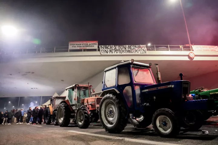 Οι αγρότες ετοιμάζουν απόβαση με τρακτέρ στο λιμάνι της Θεσσαλονίκης