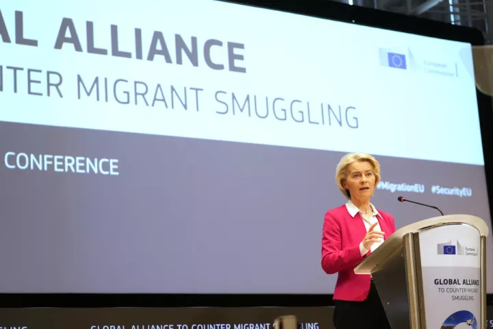 Η ΕΕ υιοθετεί αυστηρότερους κανόνες για την παράτυπη μετανάστευση καθώς η πίεση αυξάνεται