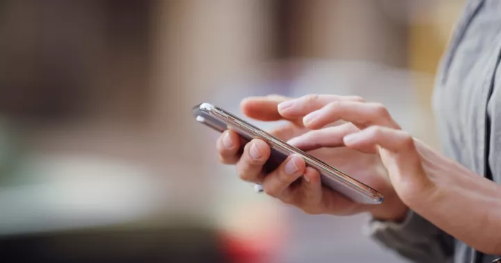 Ισραήλ: Απαγορεύει τη χρήση των κινητών τηλεφώνων στα δημοτικά σχολεία