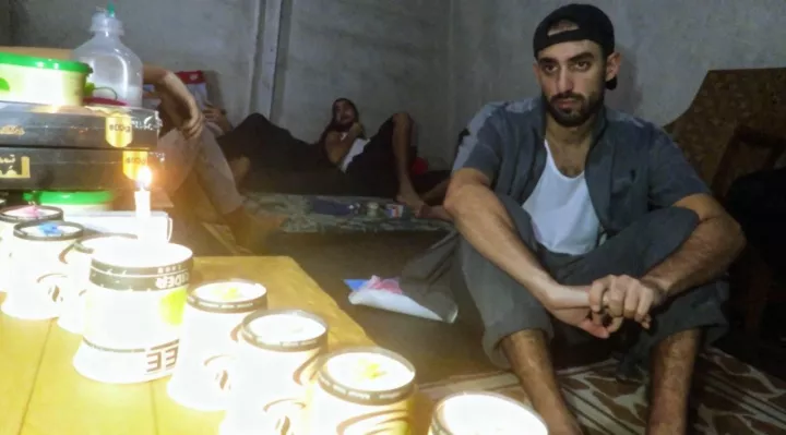 Συγκλονιστικές εικόνες από τα τούνελ της Χαμάς: Ισραηλινοί όμηροι γιορτάζουν τo Xάνουκα λίγο πριν εκτελεστούν (pics&vid)